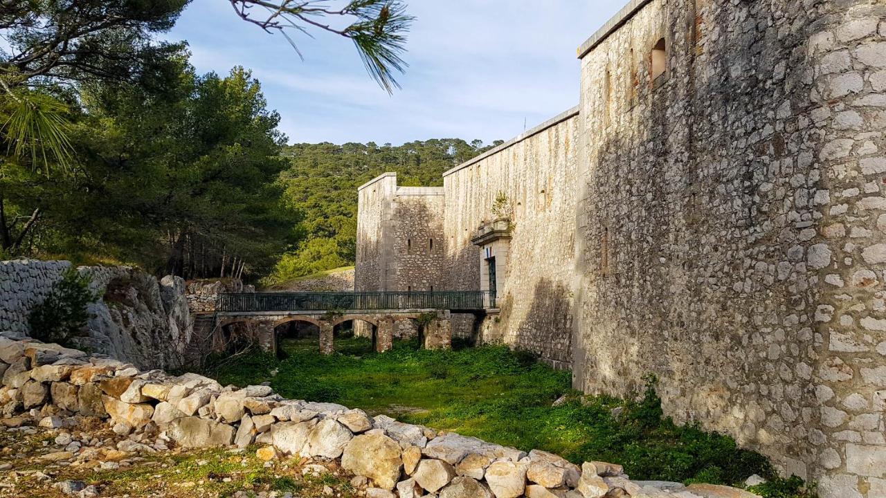 Studio Mezzanine - Clim - Wifi - Centre Historique Toulon Exterior photo